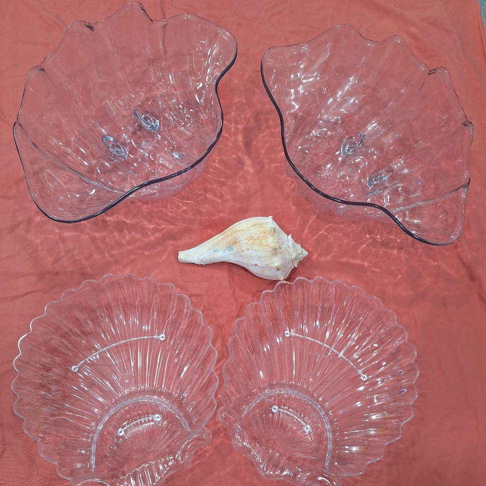 Set of Clear Acrylic Shell Bowls with Real Seashell